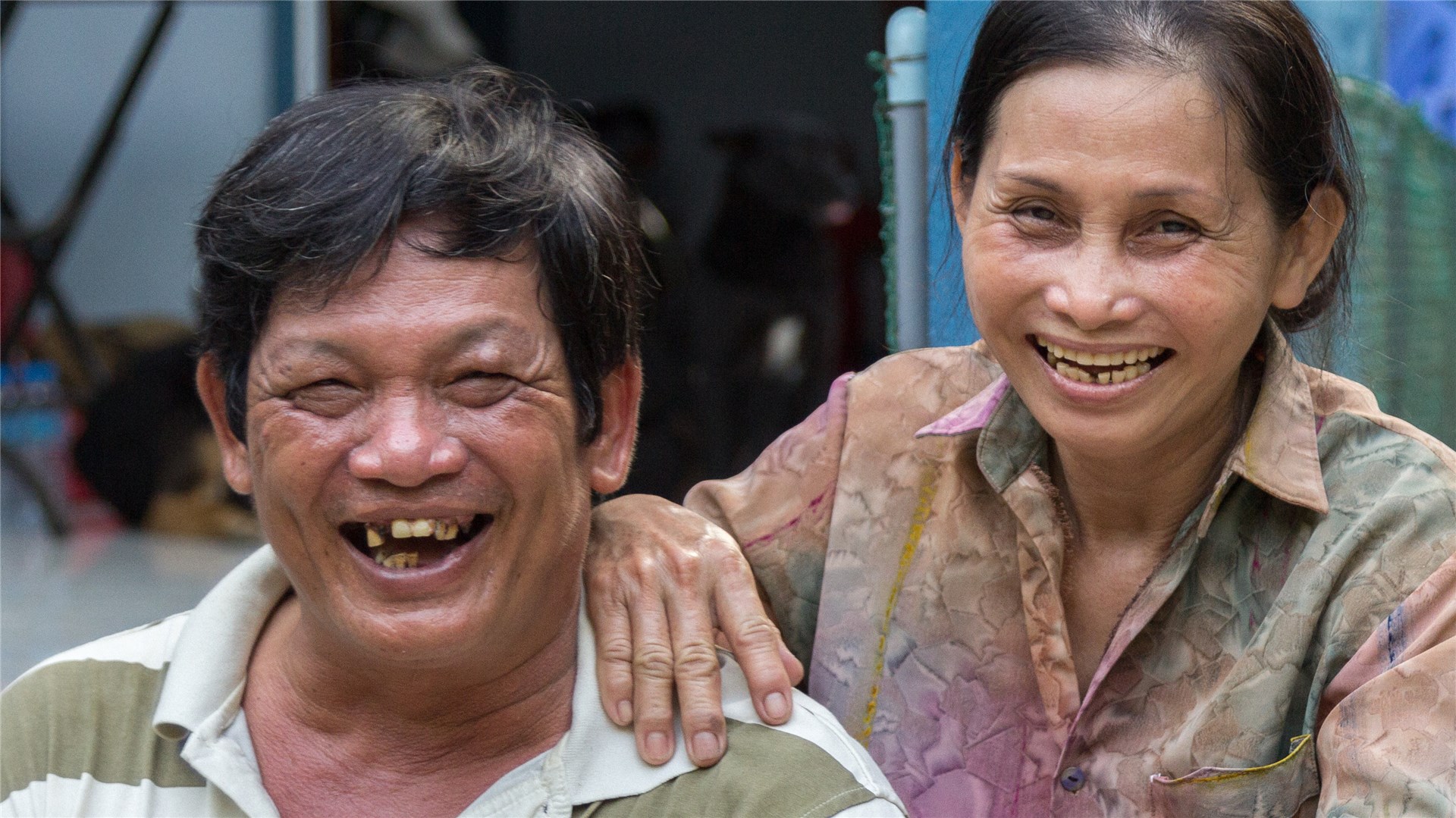 Symptoms Severe, swollen-butt disease canker, incited by C. parasitica, on scarlet oak (Quercus coccinea) with rough, irregular bark. Stromata are typically infrequently present in bark crevices and inner bark folds.