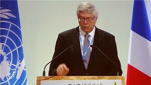 On 8 December, CABI CEO, Dr Trevor Nicholls, addressed the United Nations Framework Convention on Climate Change (UNFCCC) and called for urgent support to help farmers adapt to global warming.