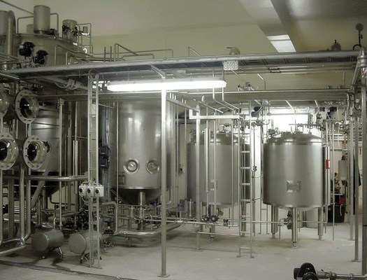 Fermentation plant Fermentation plant with 3 m³ and 10 m³ reactors. Smaller tanks to the right are substrate reservoirs (concentrated medium).