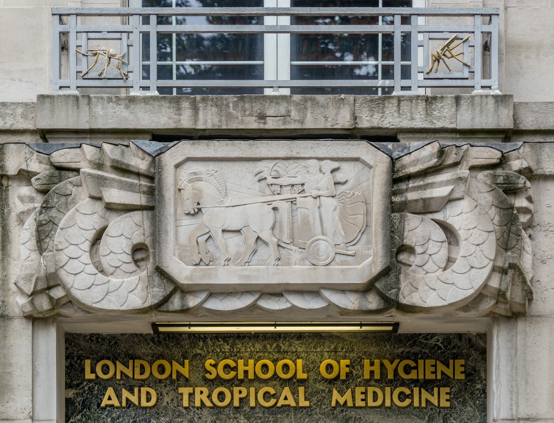 Entrance_sign_and_logo_-_London_School_of_Hygiene_and_Tropical_Medicine_-_2017-09-17 Entrance_sign_and_logo_-_London_School_of_Hygiene_and_Tropical_Medicine_-_2017-09-17