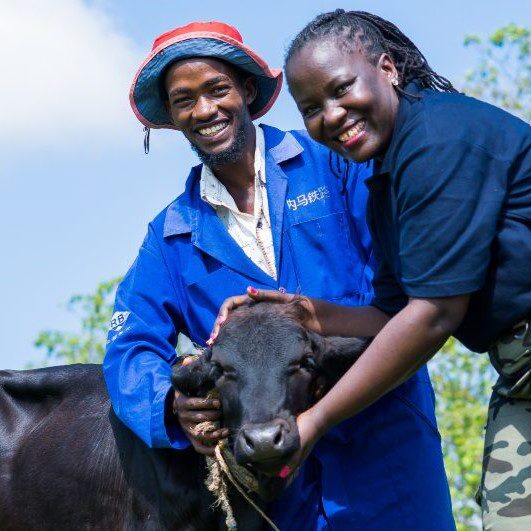 African-farmers-with-a-cow-4.3