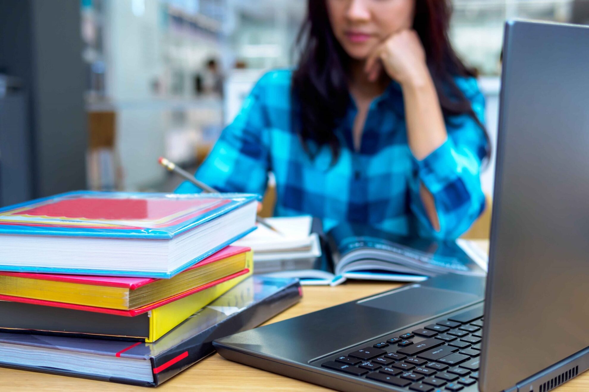 shutterstock_773130865 -cropped Selecting a Journal